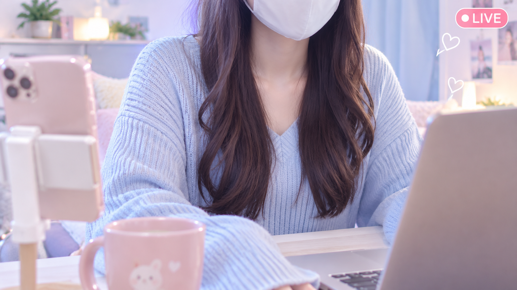 顔出しなしでリモ活をする女性